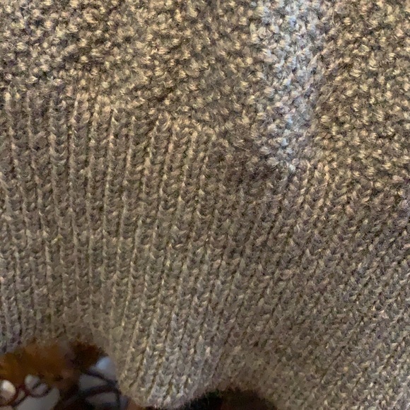 Sweater 🍒 - Picture 3 of 5